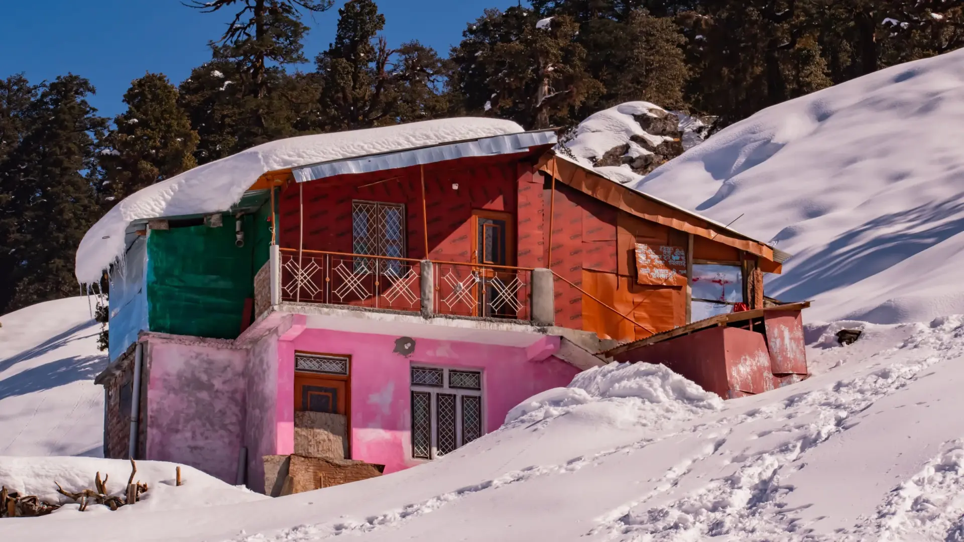 Colorful Mountain Homes, Jibhi