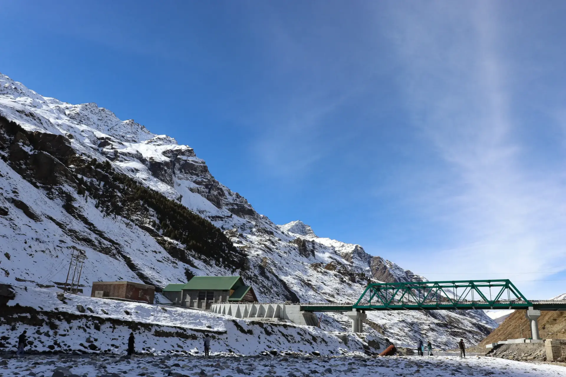 Scenic Snowy Mountains near Sissu