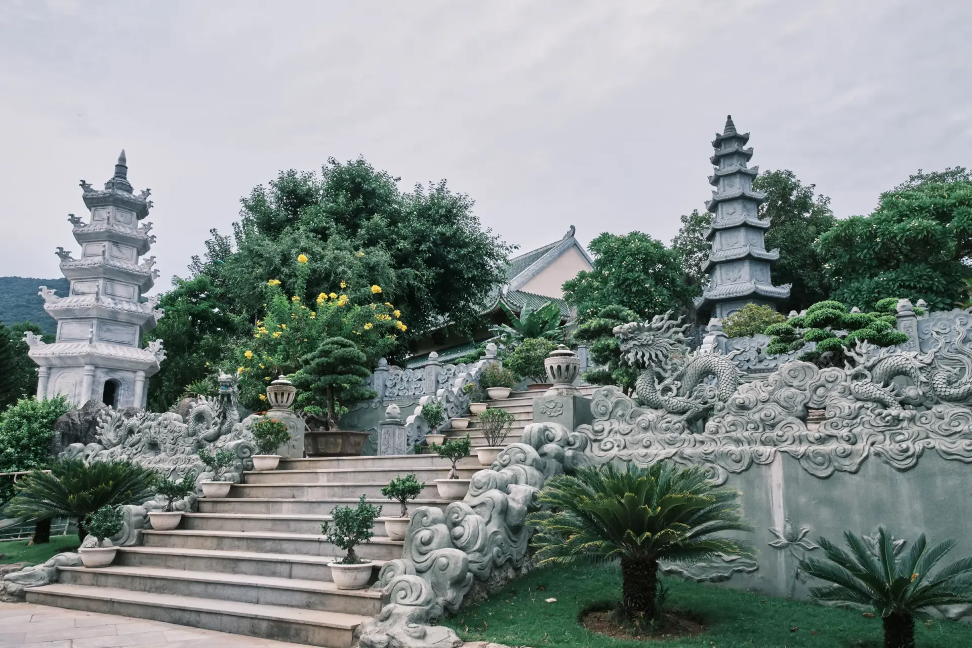 Temple Gardens, Vietnam